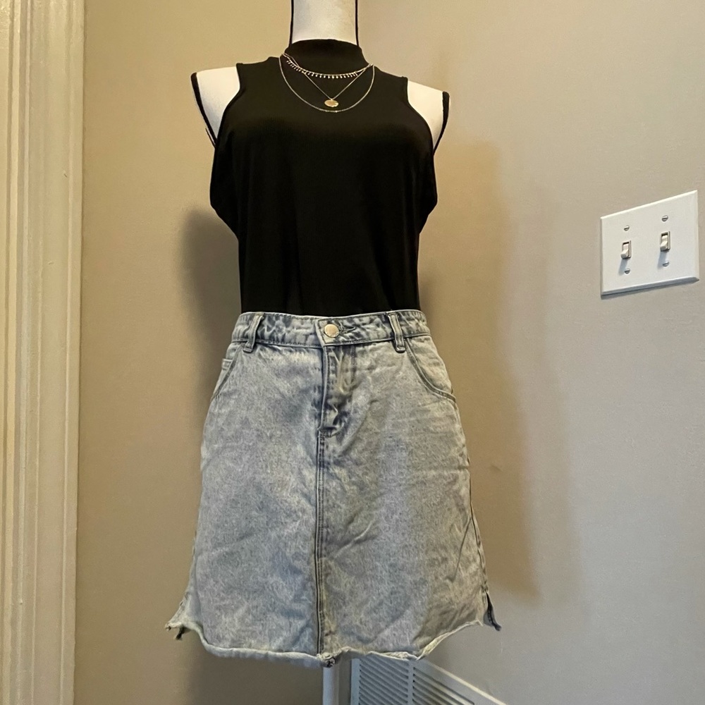 light-washed Denim skirt